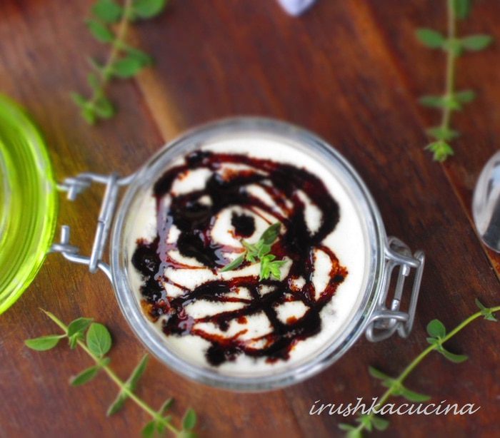 Мини-тирамису с томатным чатни и бальзамическим сиропом