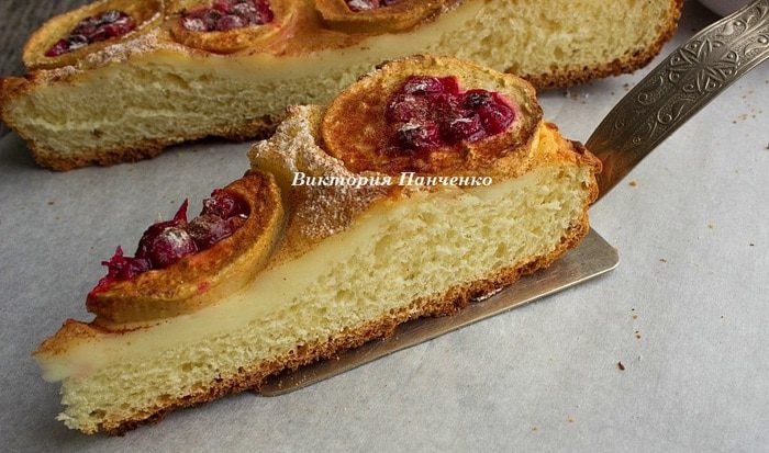 Пирог с яблоками и клюквой