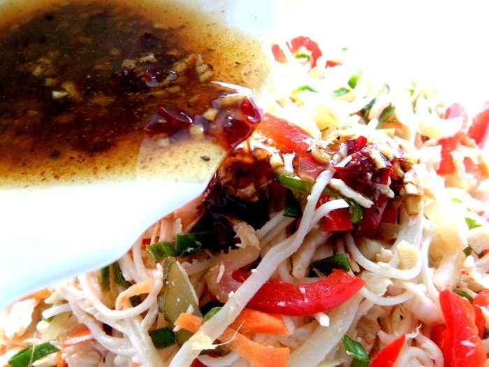 Рисовая вермишель с овощами и курицей