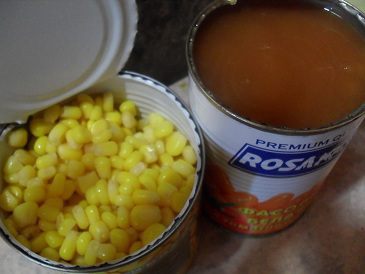 Суп с брокколи, фасолью и кукурузой.