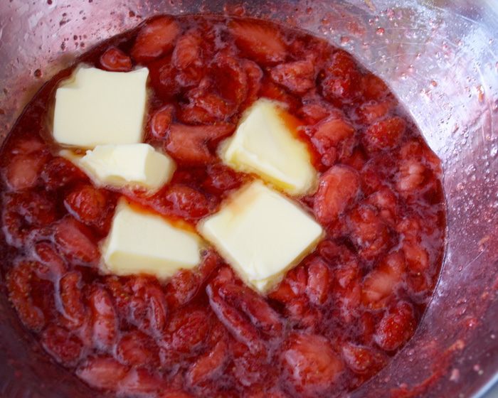 Тарт с клубничным курдом 