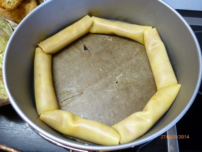 Пирог из каннеллони с мясом и шпинатом