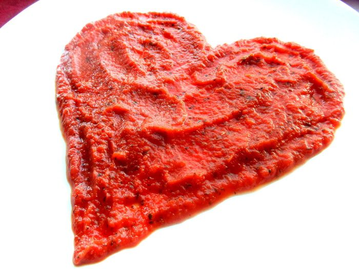 Сырная закуска-шарики в томатном соусе