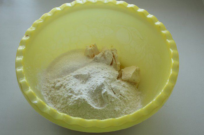 Сливовый пирог с грецкими орехами