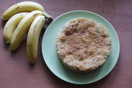 Творожный пирог с маком и карамелизированным бананом