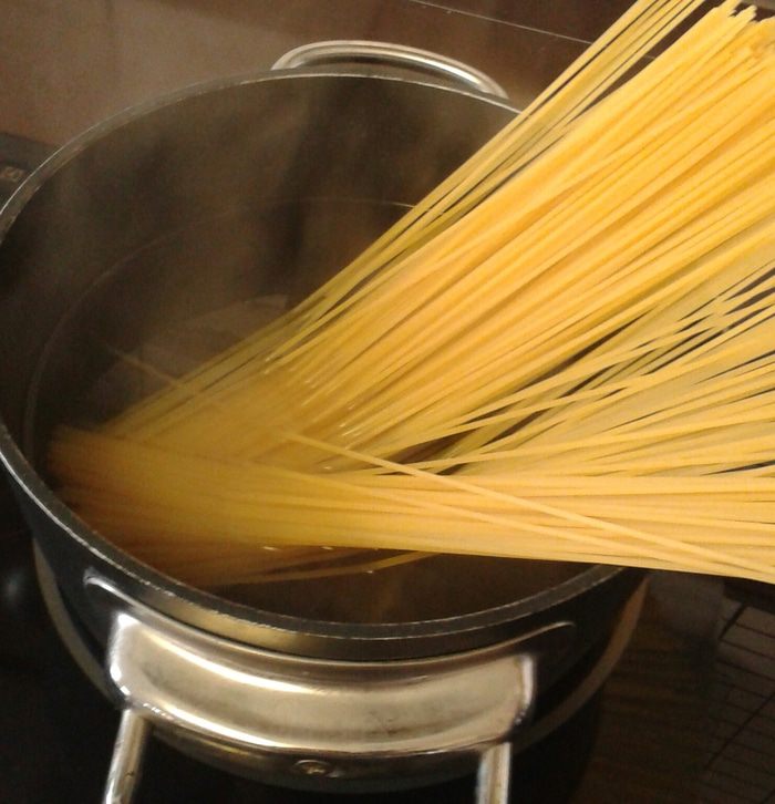 Спагетти с индейкой и творожным сыром