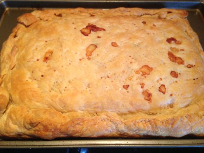 Пирог с лососиной с слоеном тесте