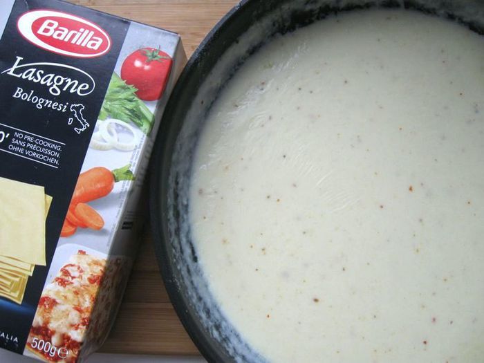 Лазанья с рагу болоньезе (ragù alla bolognese), грибами и моцареллой