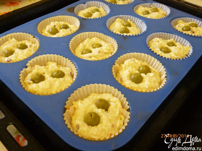 Сырные маффины с паприкой и оливками