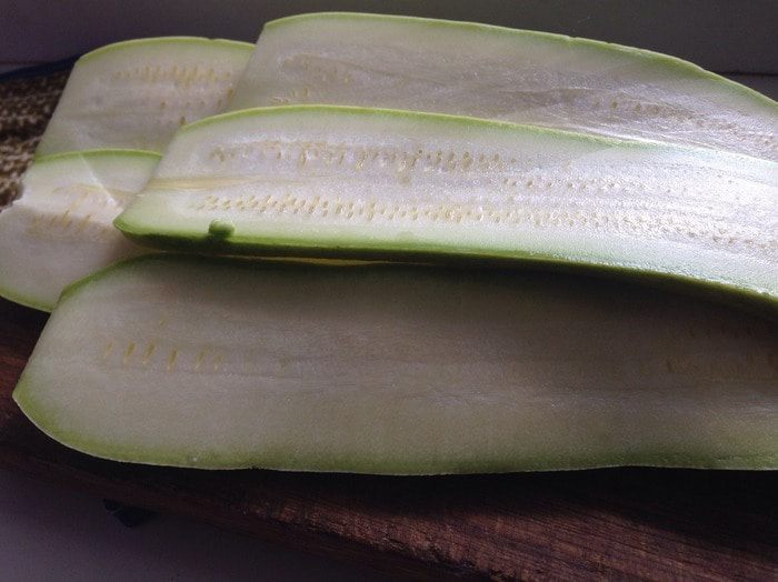 Рулетики из кабачков с курицей и творожной начинкой