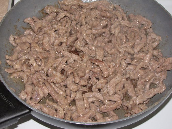 Бефстроганов с грибами и сладким перцем