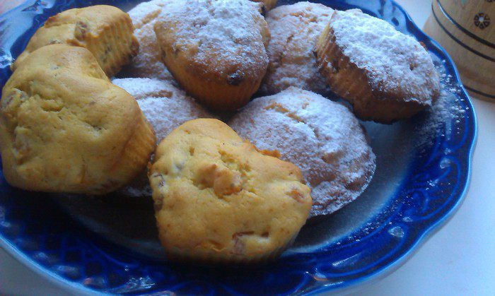 Кексики с изюмом и курагой