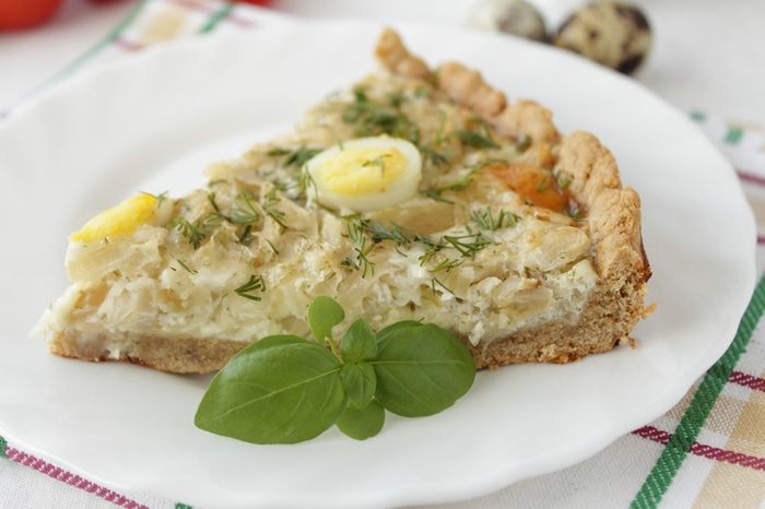 Тарт с капустой и перепелиными яйцами