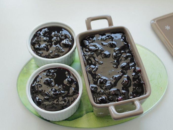 Пате из куриной печени с черной смородиной