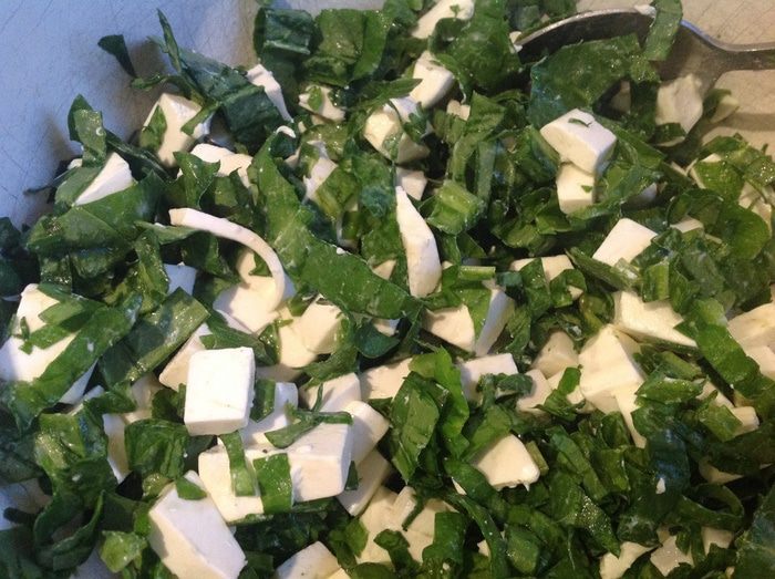 Слойки с щавелем, сыром и яйцом