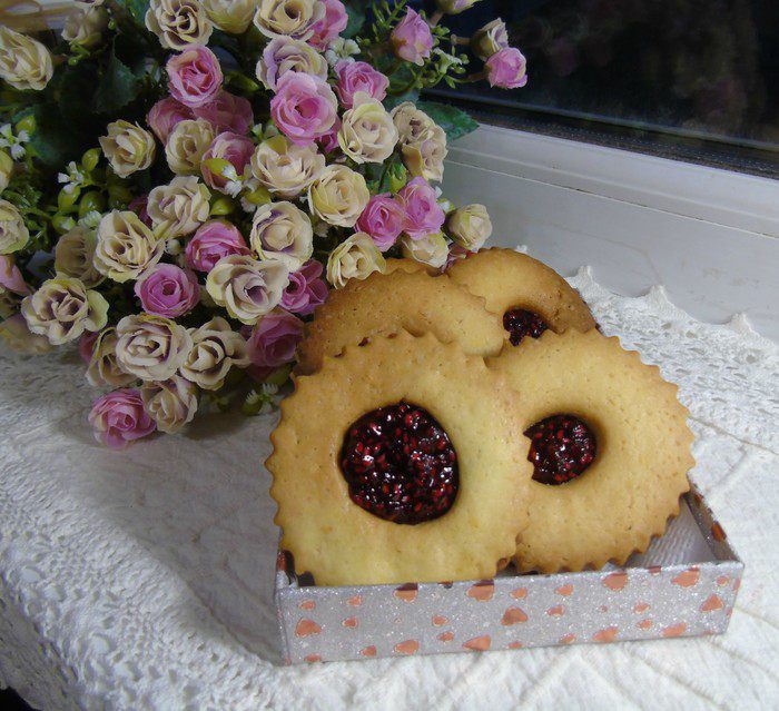 Мини-сэндвичи с малиновым конфитюром