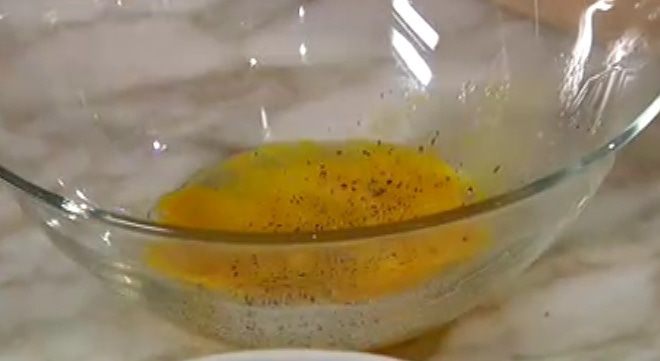 Салат из цветной капусты с заправкой-карри 