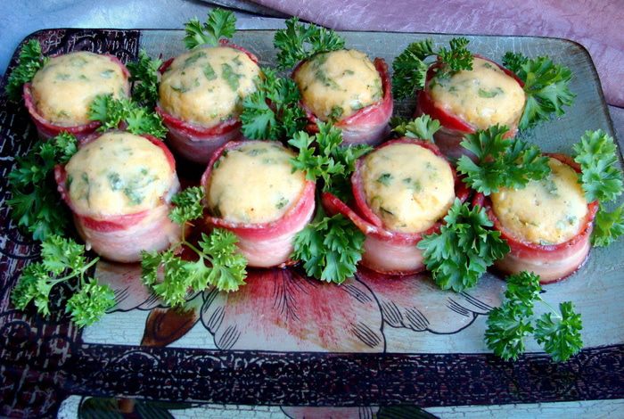 Запеченные картофельные биточки в беконе