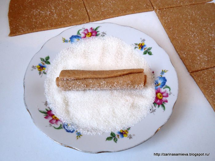 Трубочки песочно-дрожжевые из цельнозерновой муки