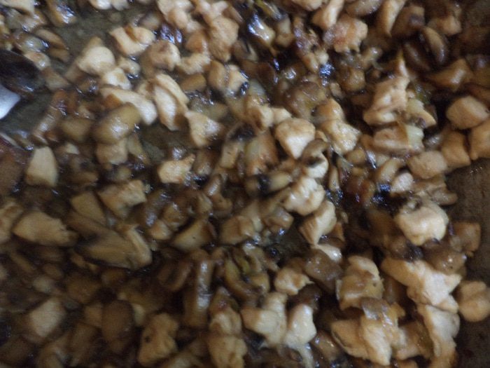 Перец, фаршированный  рисом, курицей и перчиком чили