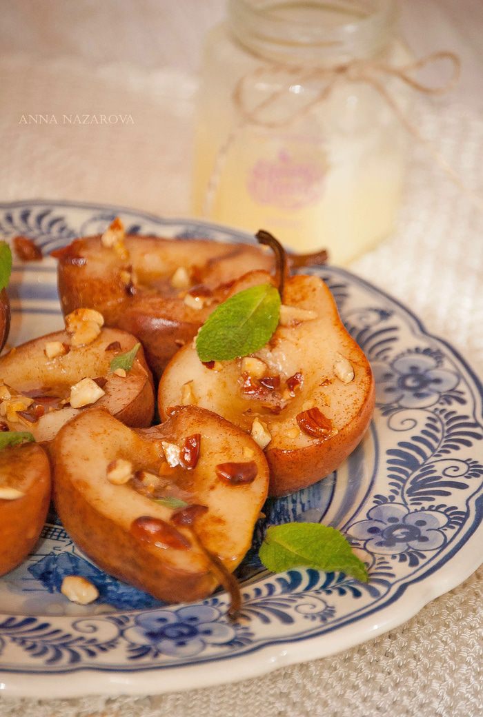 Запеченные груши с миндалем и корицей