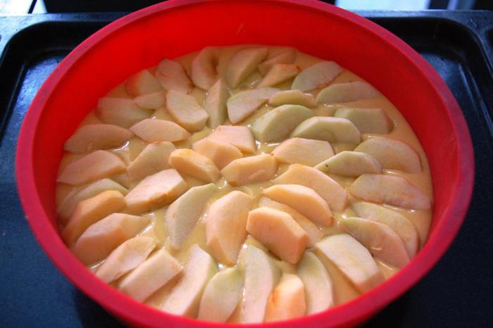 Яблочный пирог со сливочной заливкой