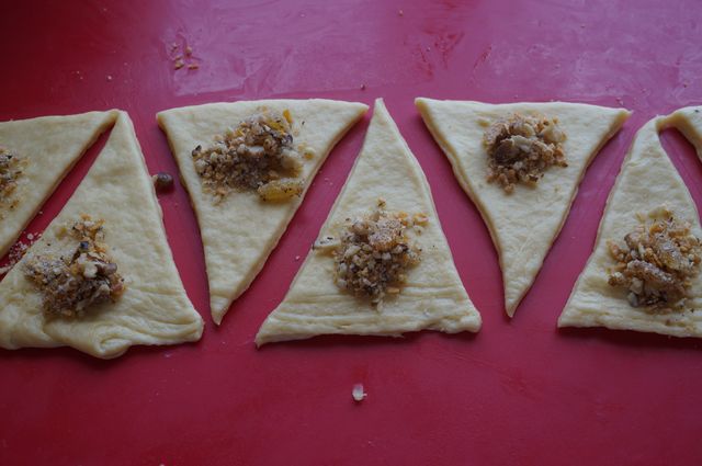 Воздушные рогалики с хрустящей ореховой начинкой (Українськи страви)