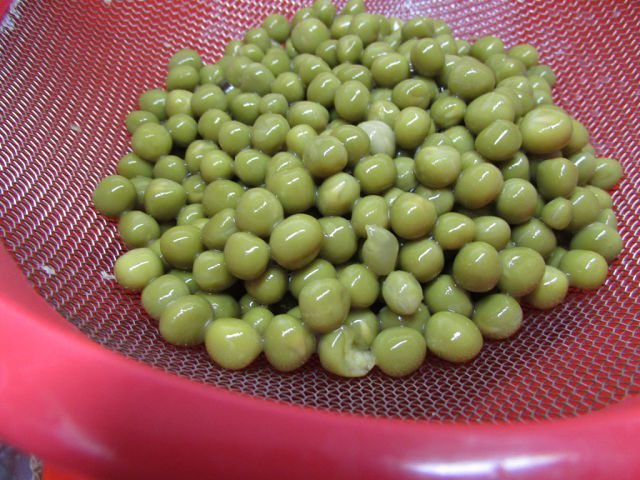 Маринованная скумбрия с овощами