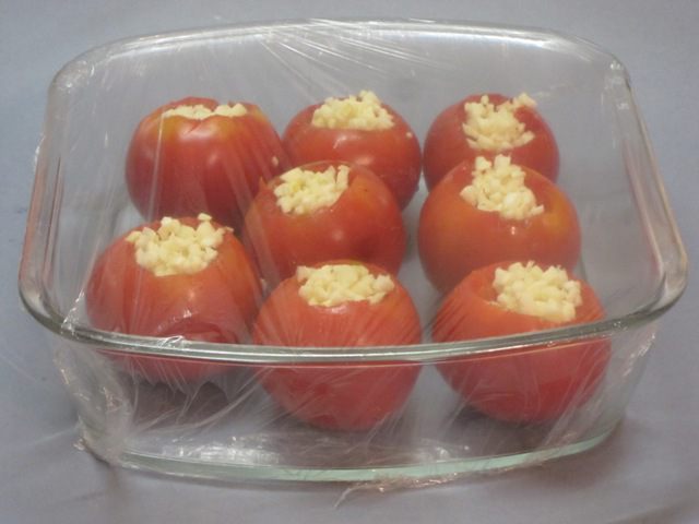 Малосольные помидоры с чесноком