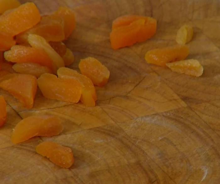 Треска в кленовом сиропе под соусом из кураги