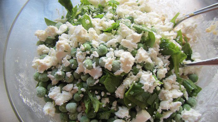 Маффины из киноа с овощами и фетой