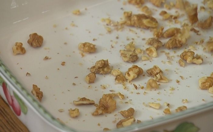 Курица с тыквой, луком и грецкими орехами