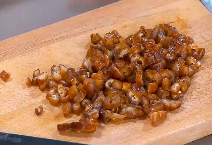 Быстрый штрудель с финиками и орехами 