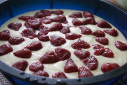 Сметанный пирог с клубникой