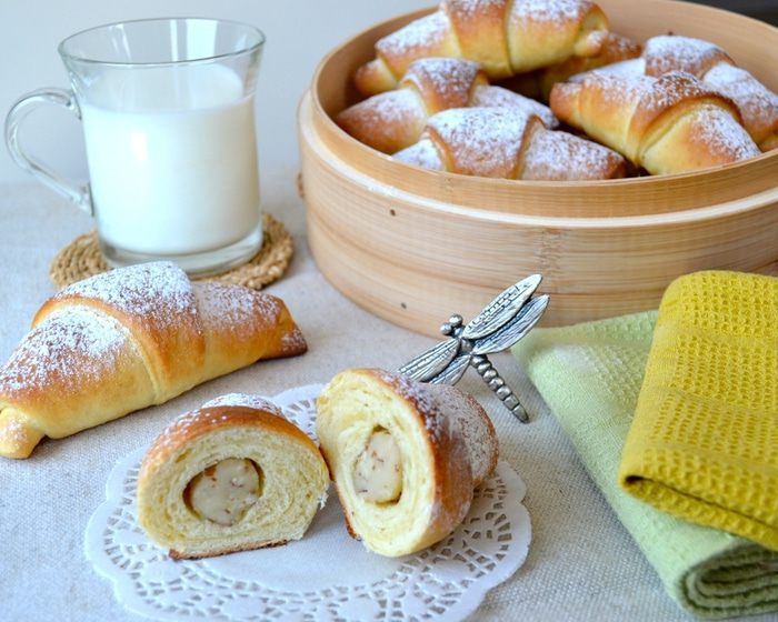 Рогалики с марципаном