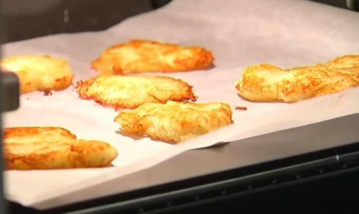 Овощные драники с селедкой