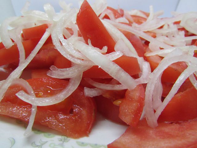 Салат с томатами и мятой