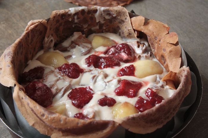 Муссовый торт с шоколадными блинами