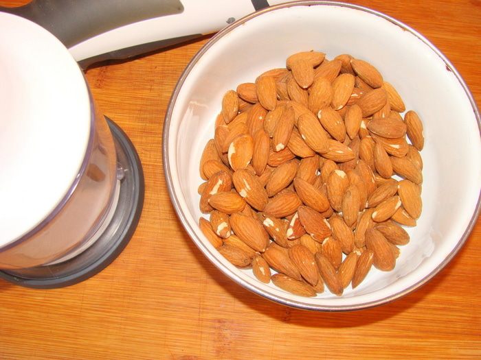 Полезное миндальное пирожное с хурмой