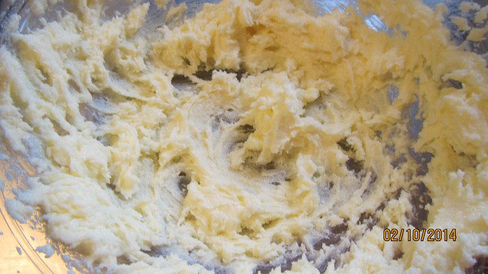 Яблочная запеканка с изюмом и миндалем