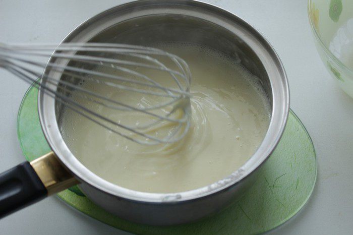 Пирог с карамелизированными грушами и заварным кремом