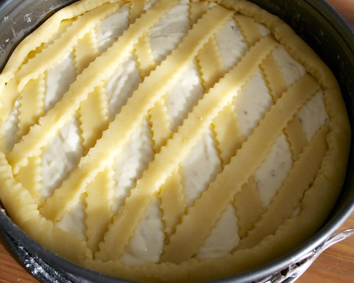 Итальянский пасхальный пирог с миндалем и заварным кремом (Pastiera)