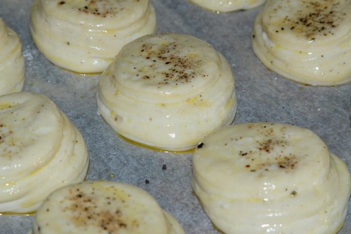 Постные слоеные булочки