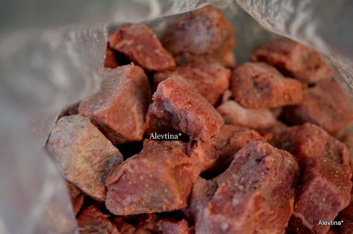 Тушеная говядина с зелеными оливками