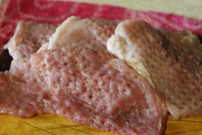 Рулетики из свинины с овощами