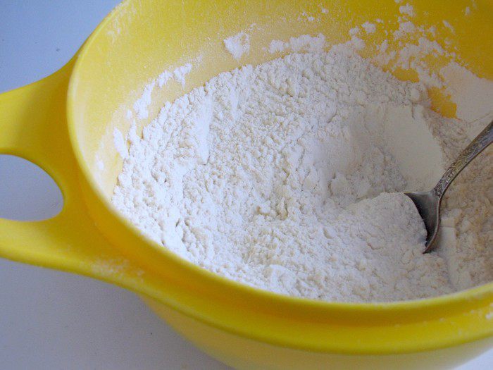 Чайный медовик с грецкими орехами