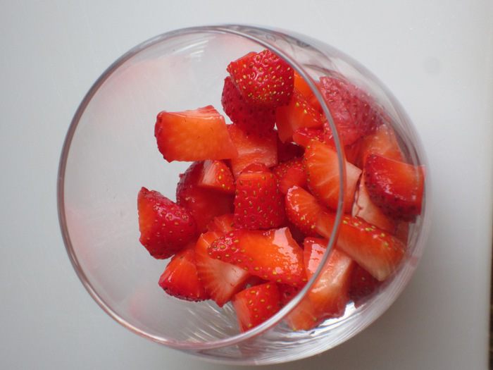 Клубника и лимонное сорбе с базиликом