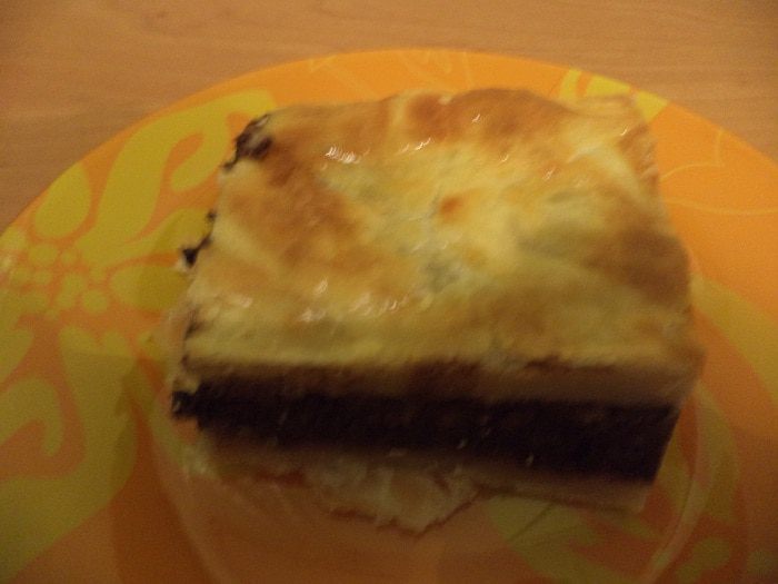 Пирог с шоколадно-ореховой начинкой