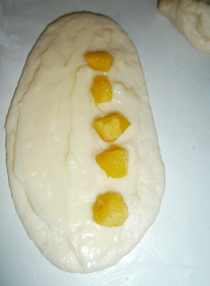 Булочки с заварным кремом и персиком