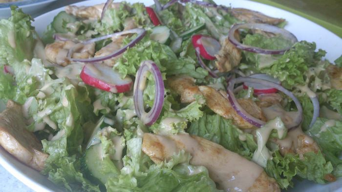 Салат с йогуртовым соусом